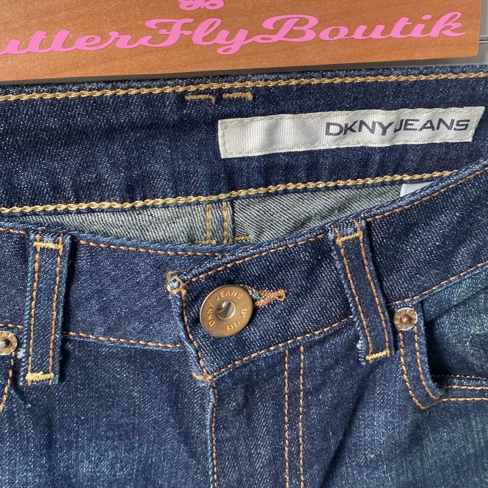 (B48) DKNY Jean Dark wash Blue denim capris shorts, Size 6 - Picture 3 of 12